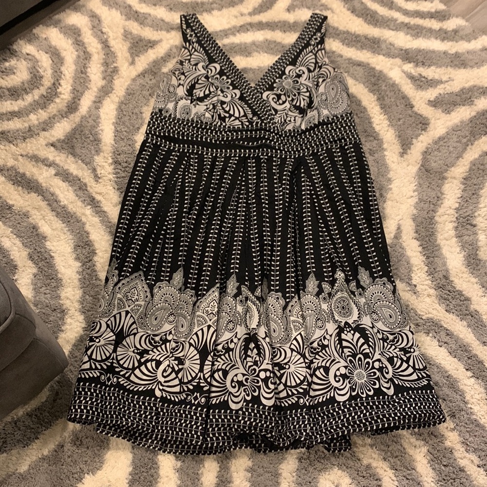 Robbie Bee black and white dress with back zipper